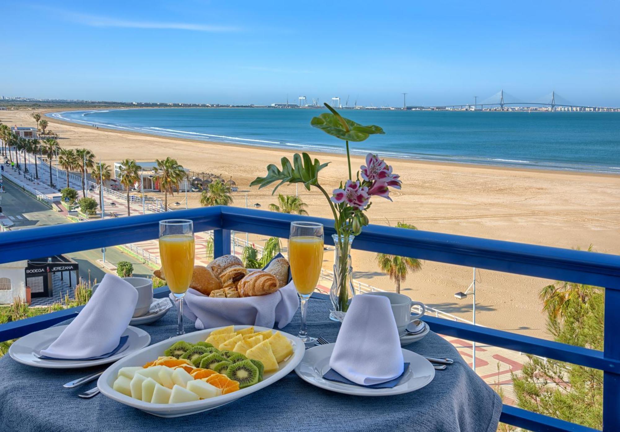 Hotel Puerto Bahia & Spa Ел Пуерто де Санта Мария Екстериор снимка