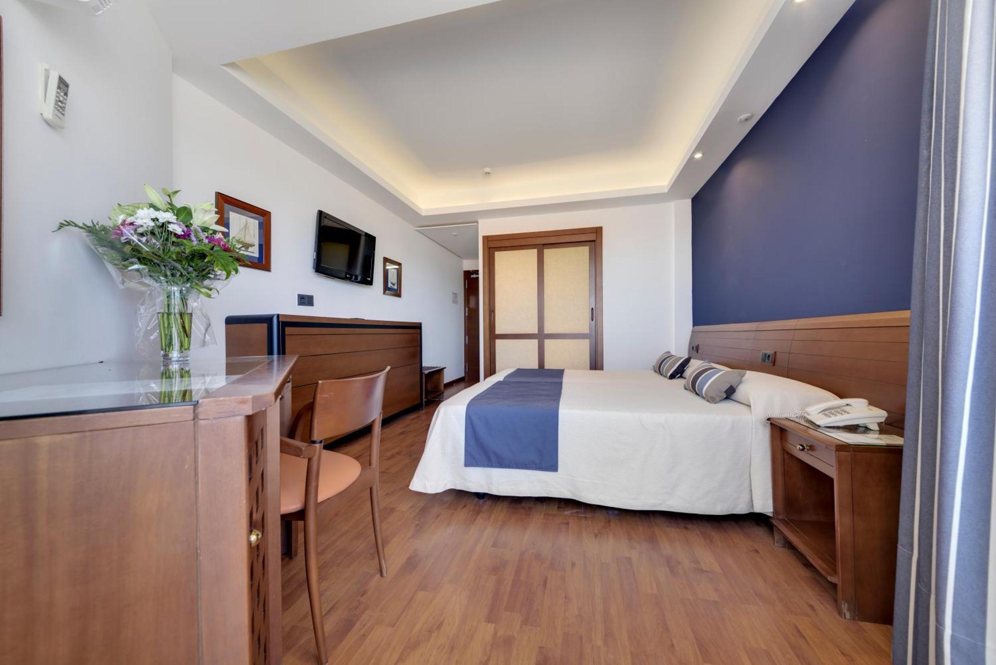Hotel Puerto Bahia & Spa Ел Пуерто де Санта Мария Екстериор снимка