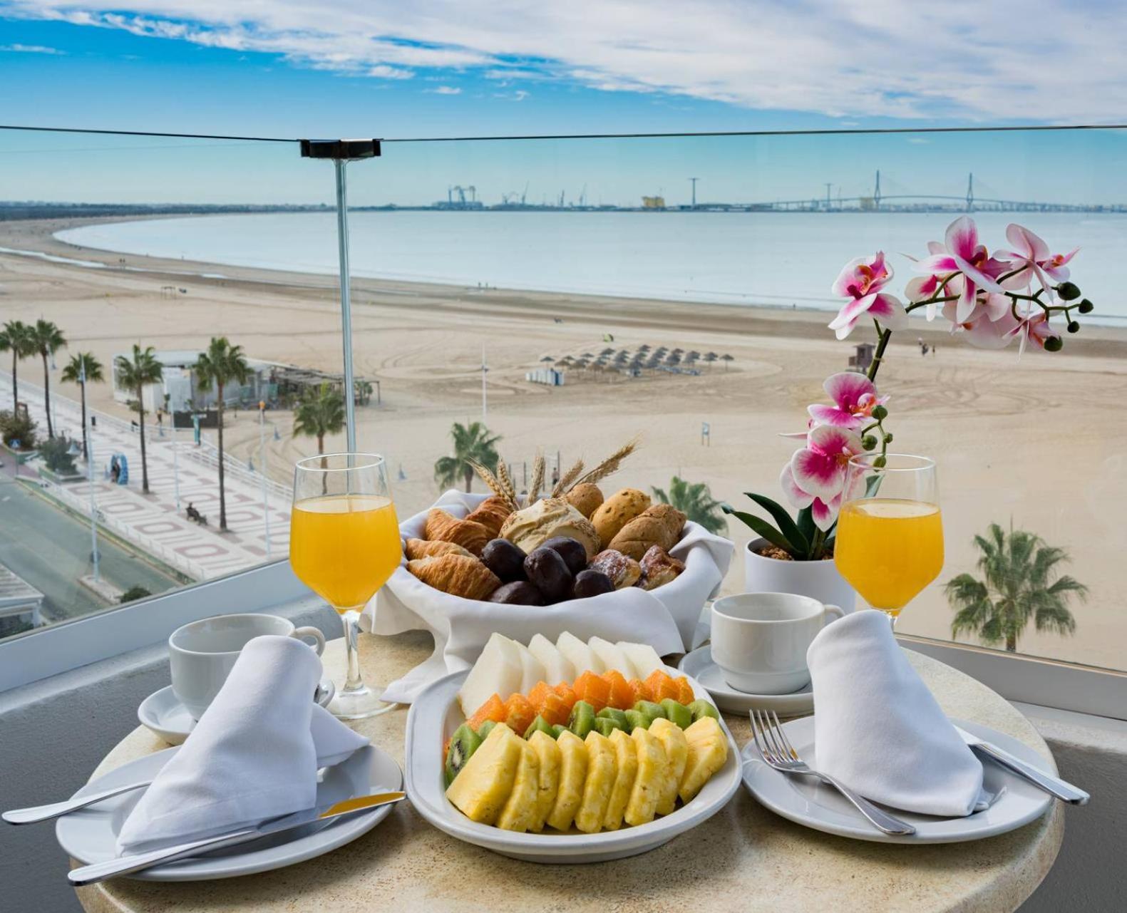 Hotel Puerto Bahia & Spa Ел Пуерто де Санта Мария Екстериор снимка