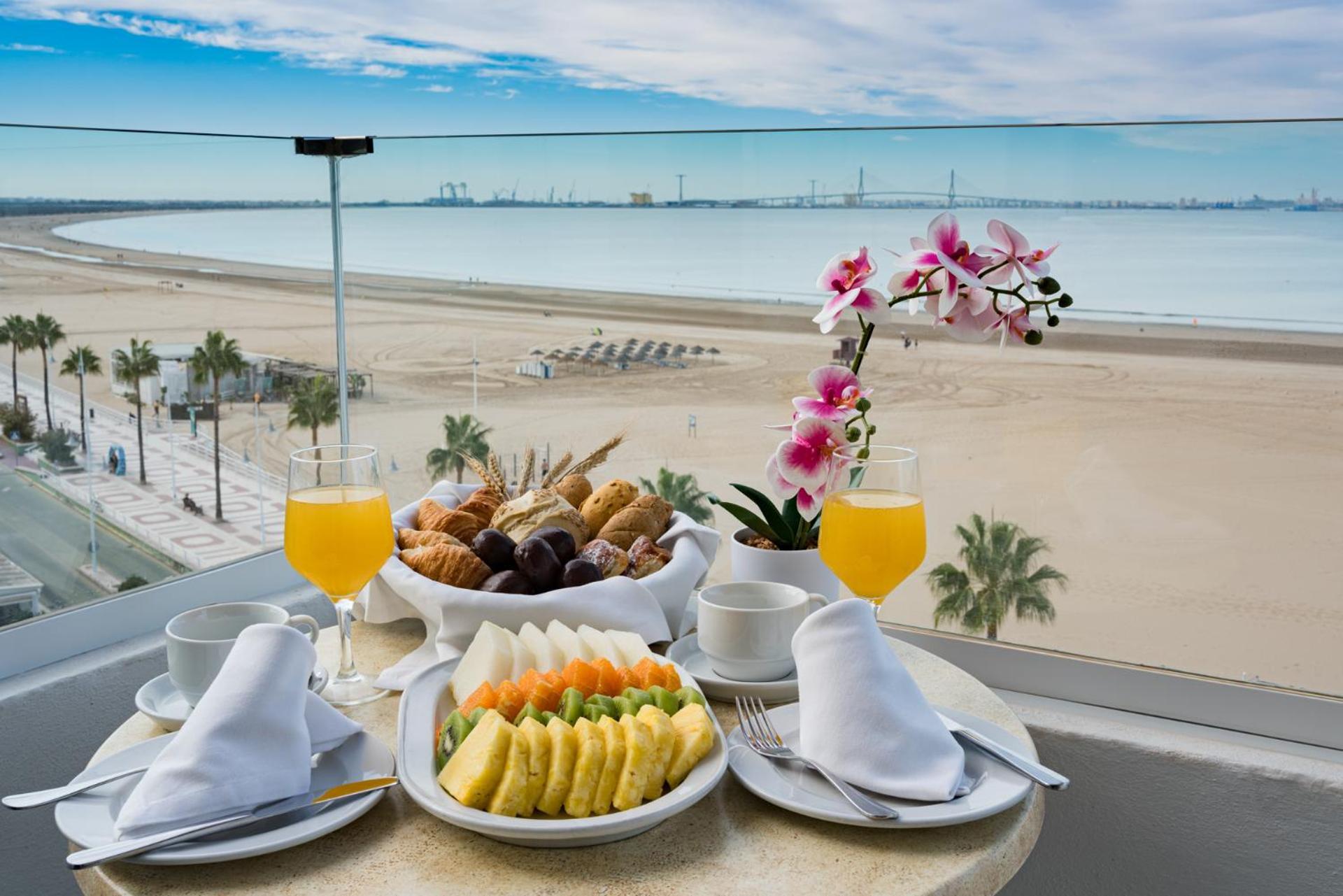 Hotel Puerto Bahia & Spa Ел Пуерто де Санта Мария Екстериор снимка